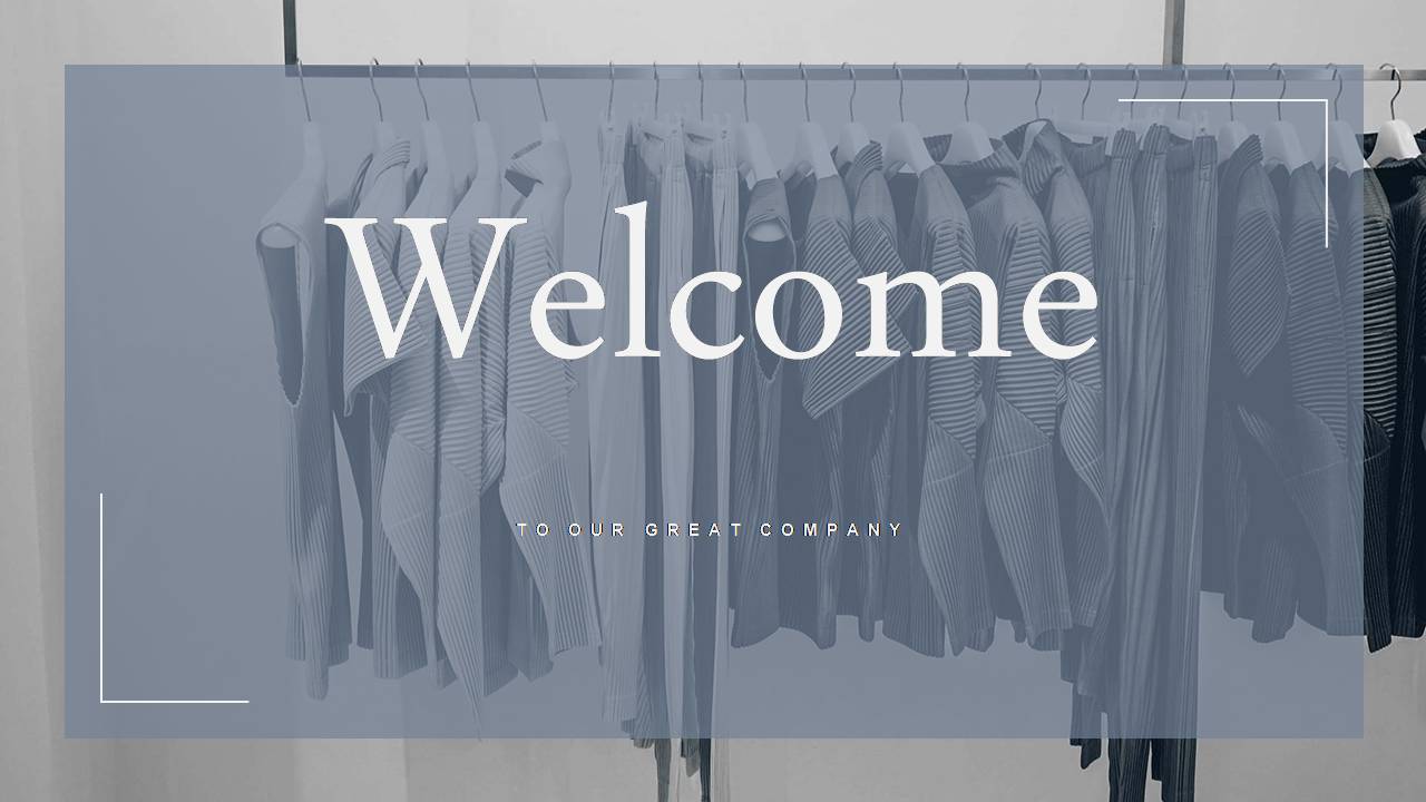 时尚简约大气服装作品展示ppt模板